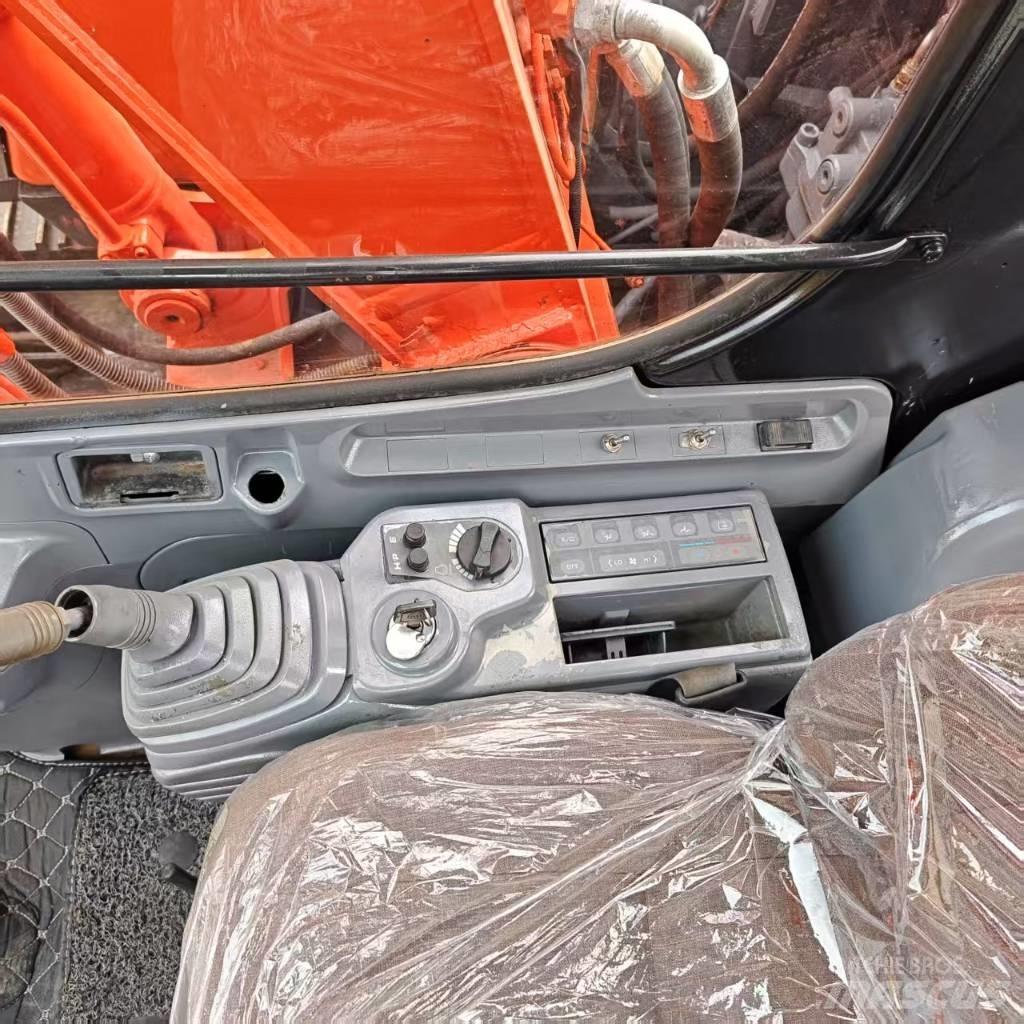 Hitachi EX 120 Pásová rýpadla