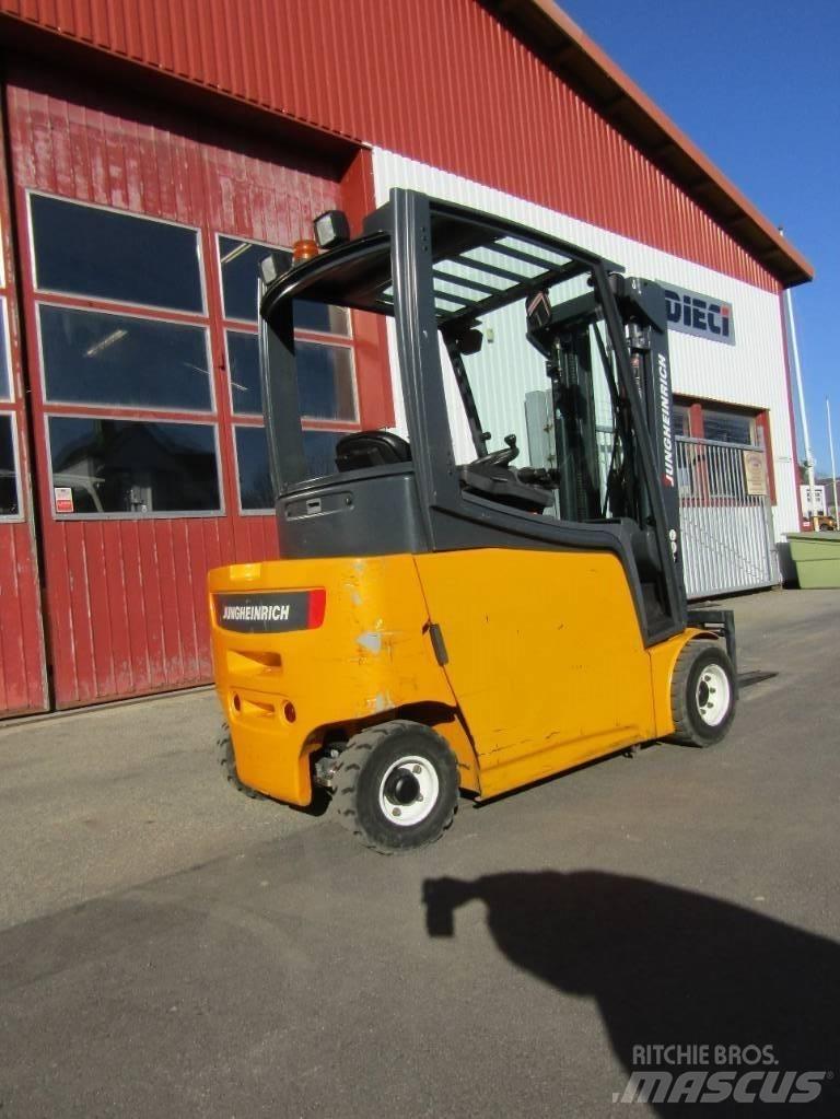 Jungheinrich EFG 320 Akumulátorové vozíky