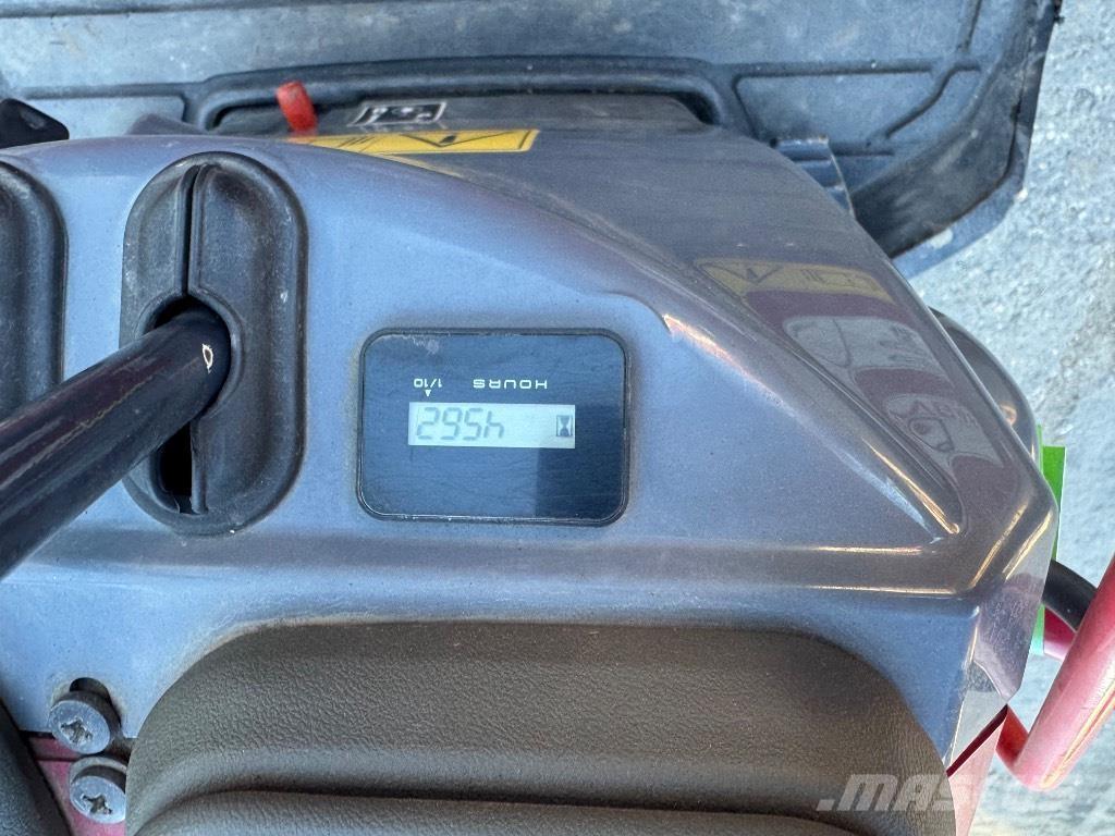 Yanmar SV08 (1E935) Mini rýpadla < 7t