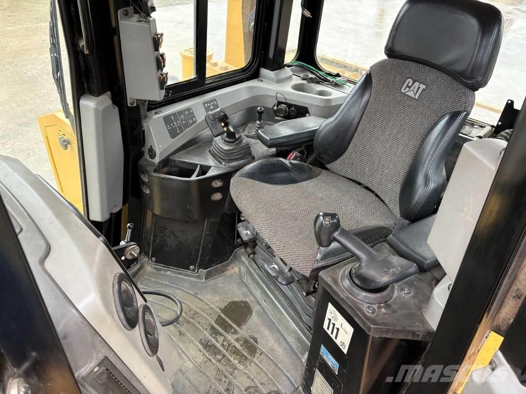 CAT D 6 T LGP Pásové dozery