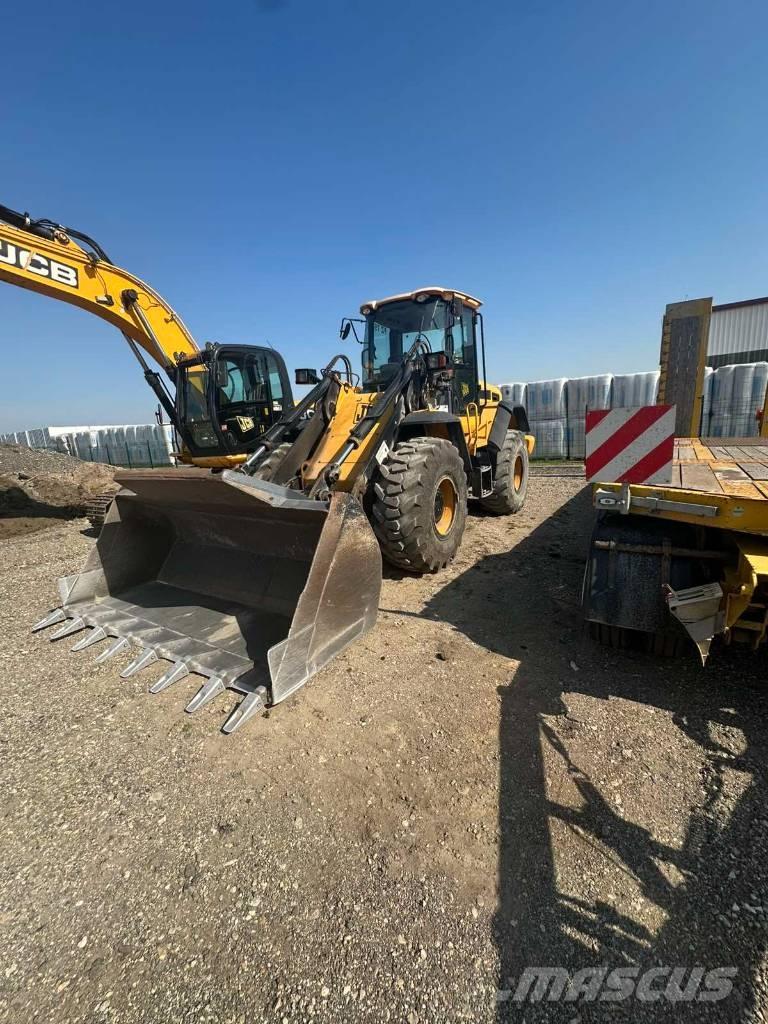 JCB 436 HT Kolové nakladače