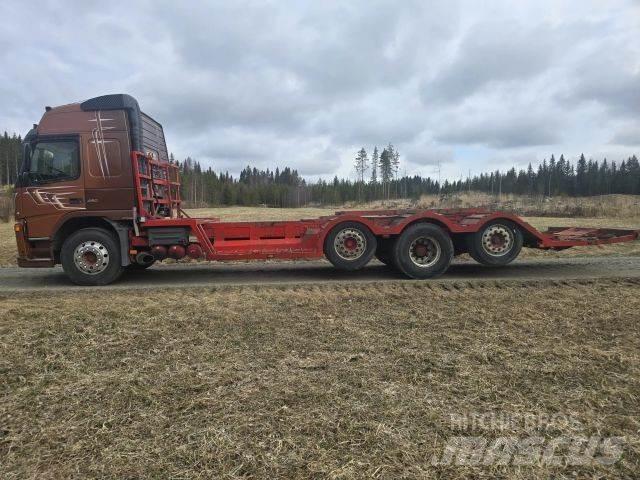 Volvo FM12 8x2 Nákladní automobily pro přepravu lesních strojů
