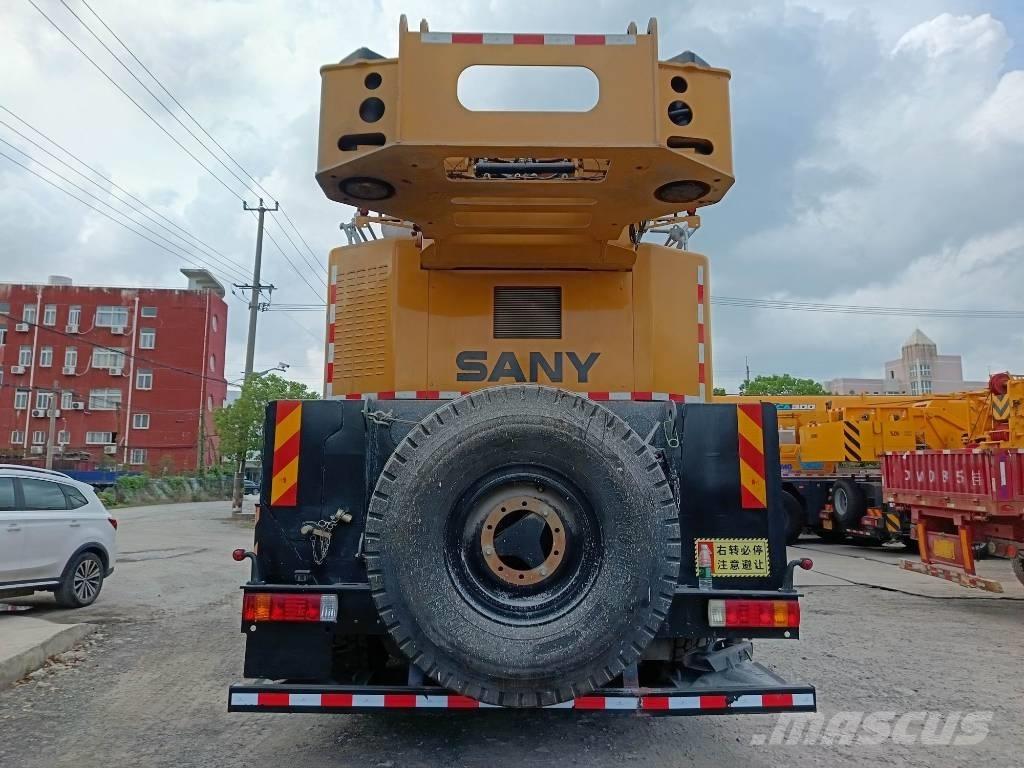 Sany SAC3000T Univerzální terénní jeřáby