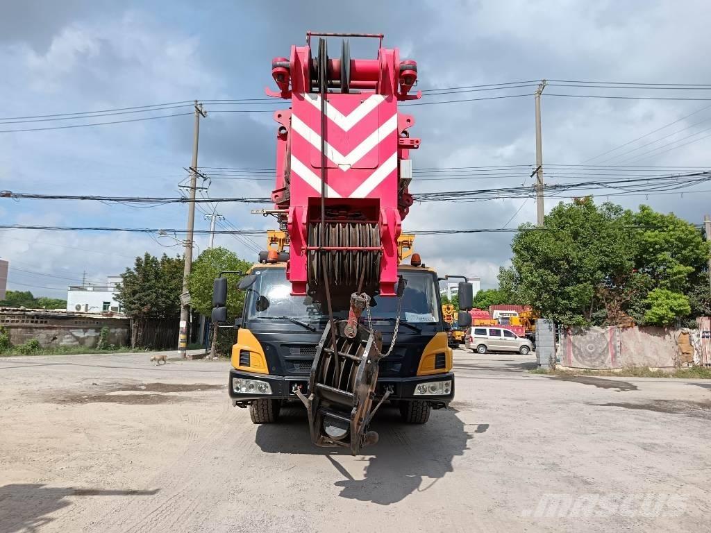 Sany SAC3000T Univerzální terénní jeřáby