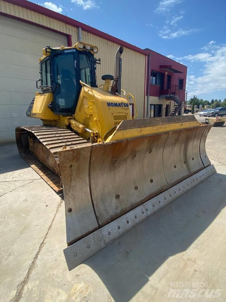 Komatsu D61PX24 Pásové dozery