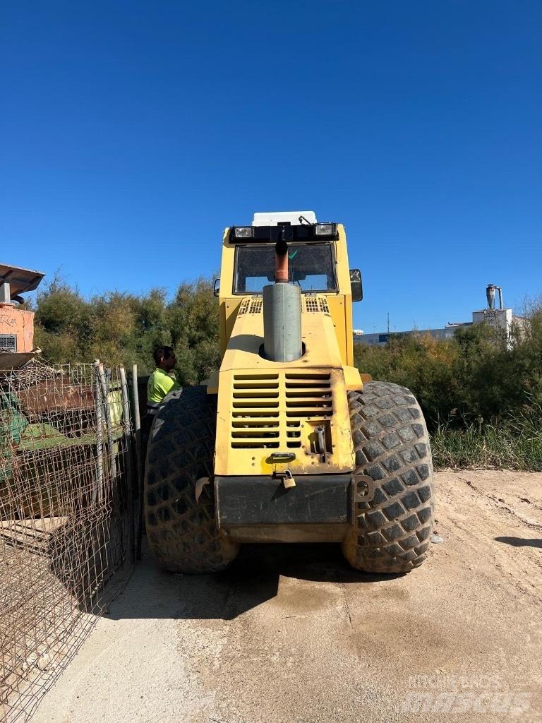 Bomag BW 211 D-3 Tahačové válce