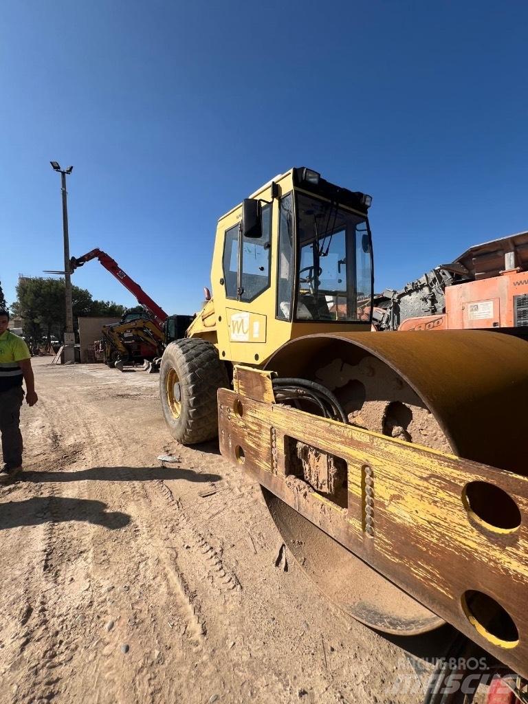 Bomag BW 211 D-3 Tahačové válce