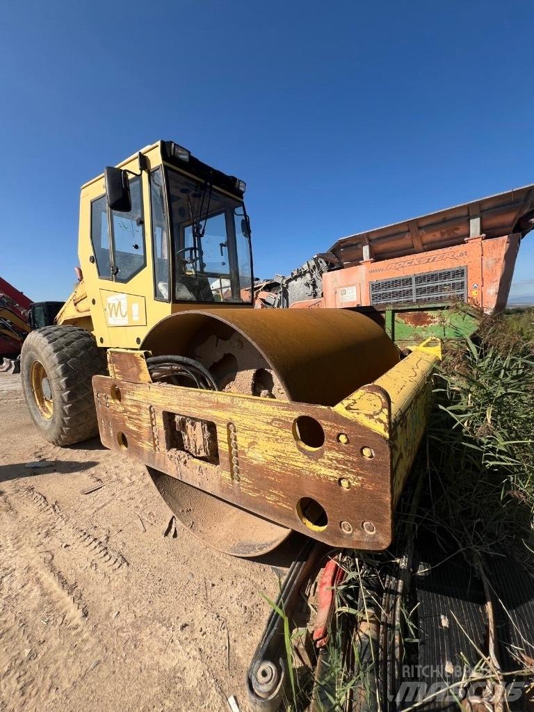 Bomag BW 211 D-3 Tahačové válce