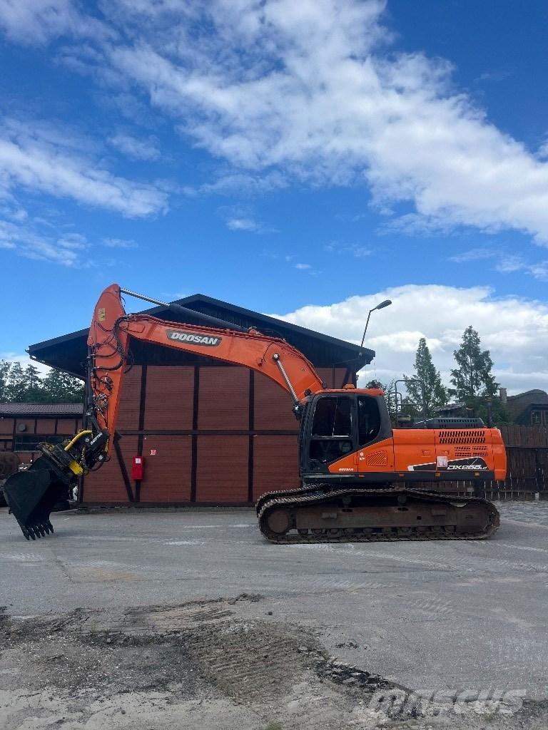 Doosan DX 255 LC-5 Pásová rýpadla