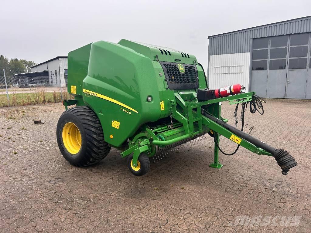 John Deere F 440 Lis na válcové balíky