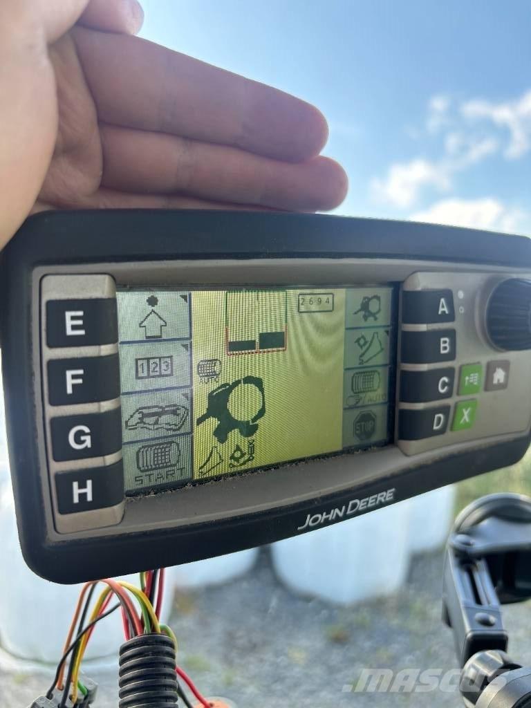 John Deere F 440 Lis na válcové balíky