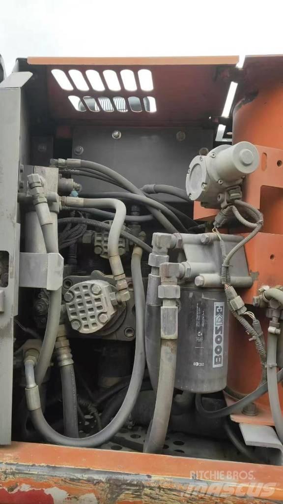 Hitachi ZX130W Kolová rýpadla
