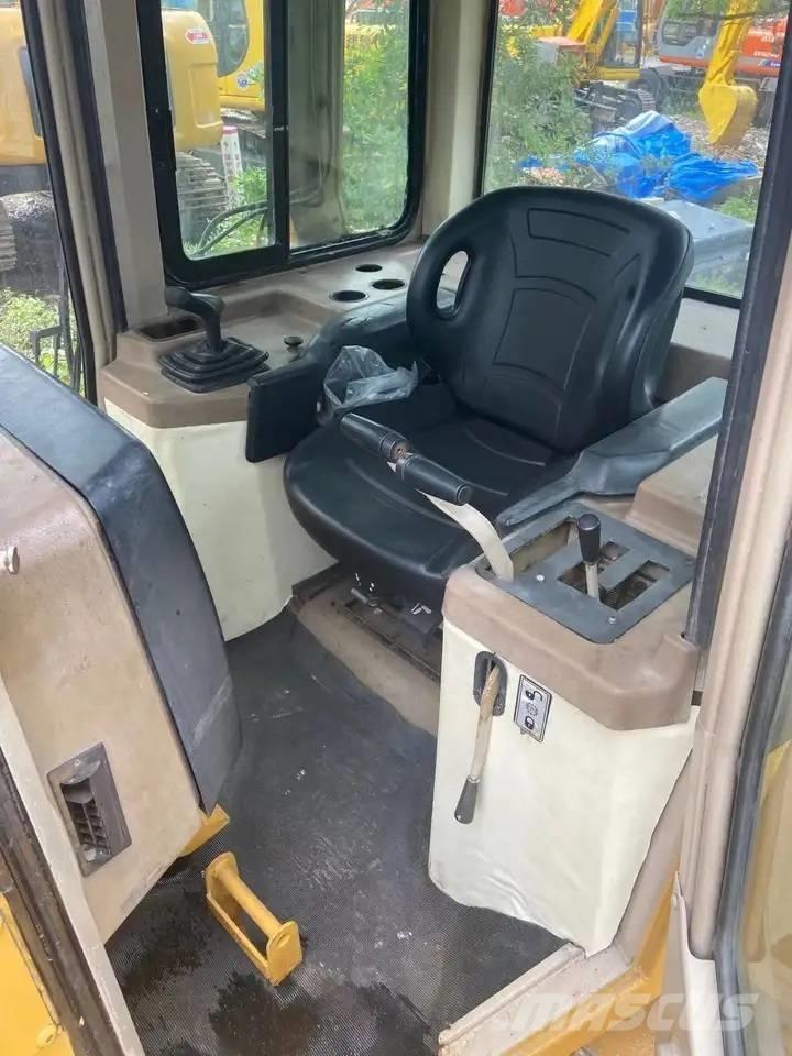 CAT D5M Pásové dozery