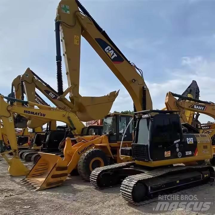 CAT CAT323D2L Midi rýpadla 7t - 12t