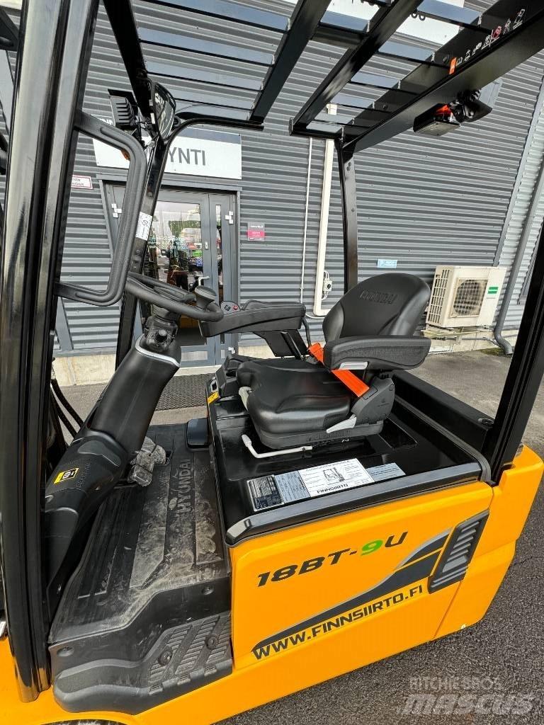 Hyundai 18BT-9U Akumulátorové vozíky
