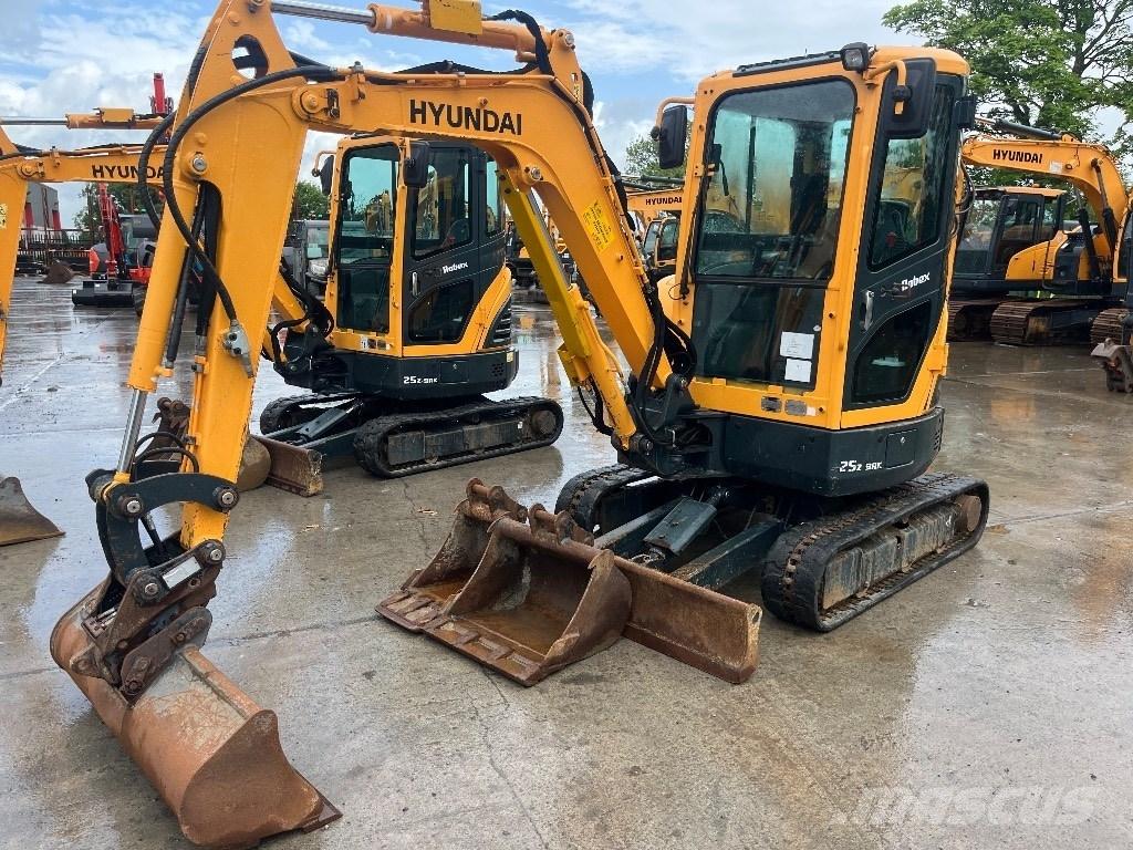 Hyundai R25Z-9 AK Mini rýpadla < 7t