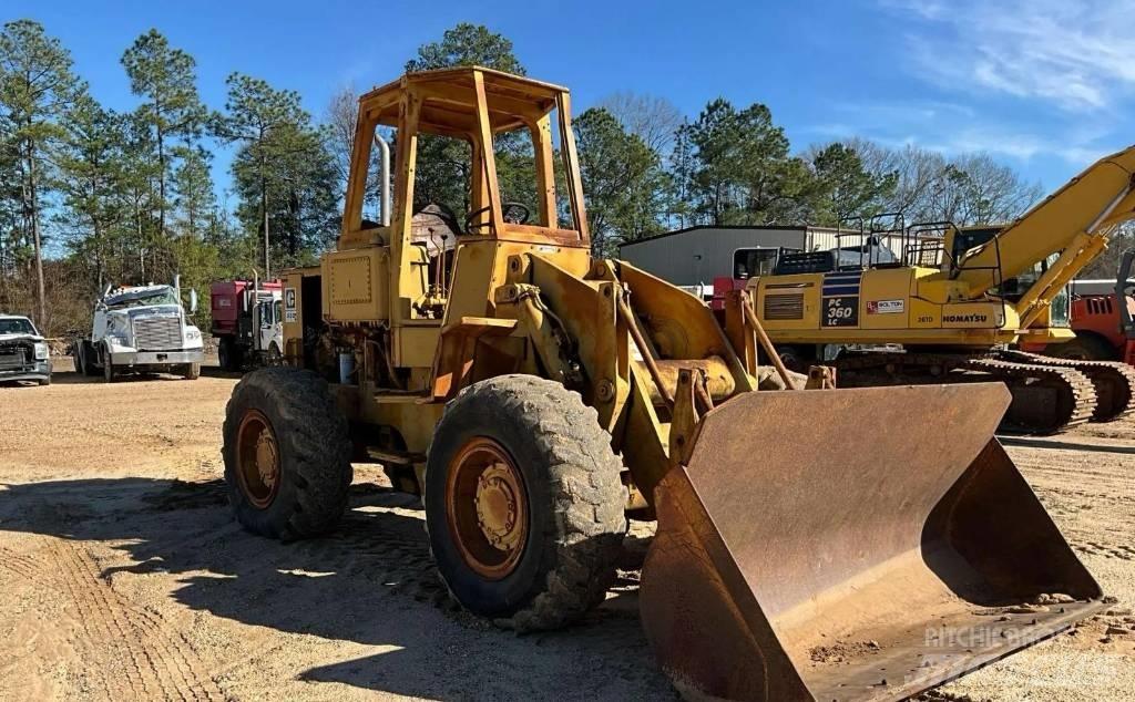 CAT 930 Kolové nakladače