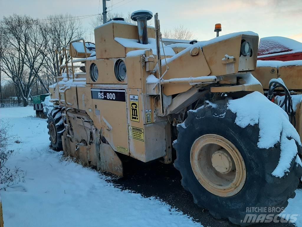 CMI RS-800 Půdní kompaktory