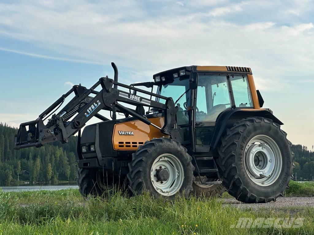 Valtra 6850 Traktory