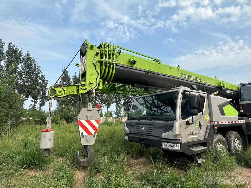 Zoomlion ZTC500A Univerzální terénní jeřáby