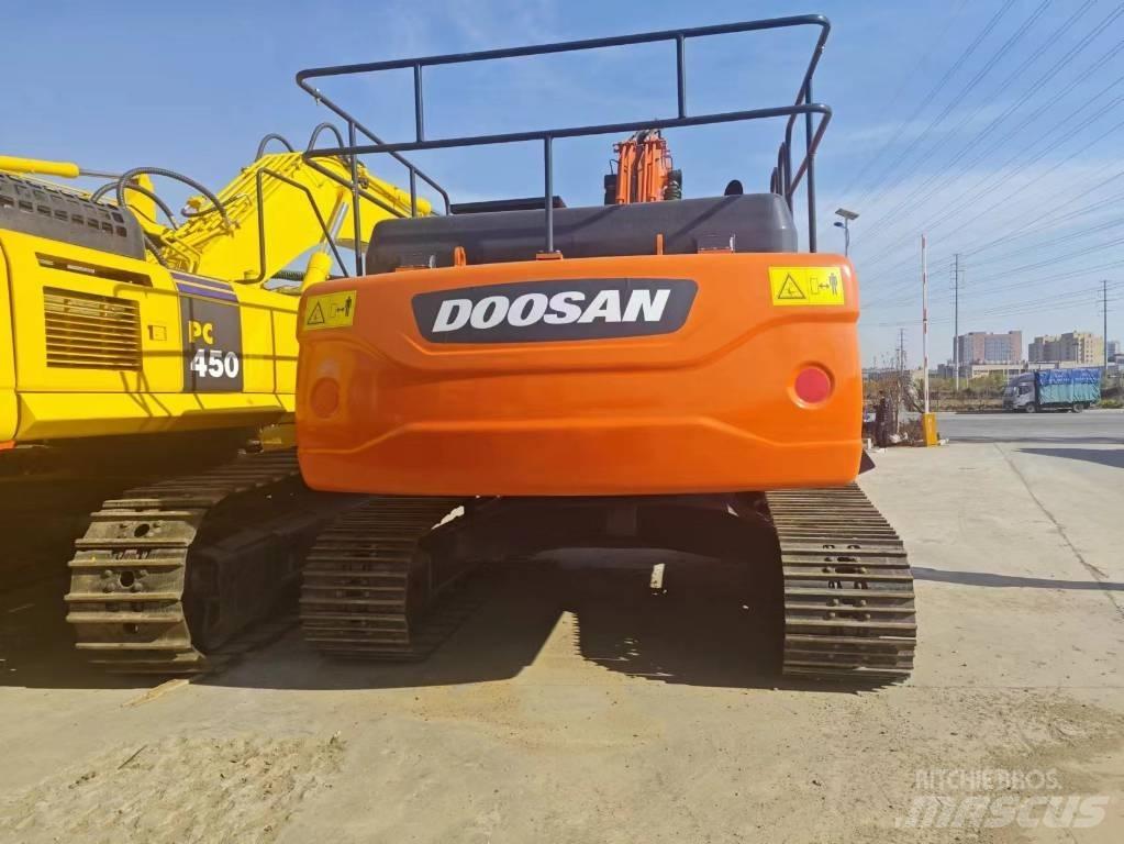 Doosan DX 300 Pásová rýpadla