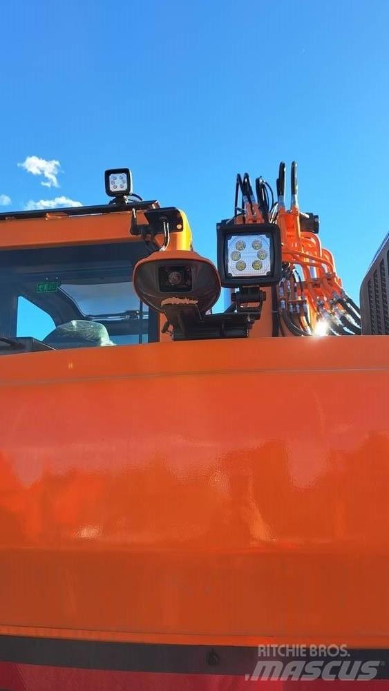 Develon DX 140 LCR-7 Pásová rýpadla