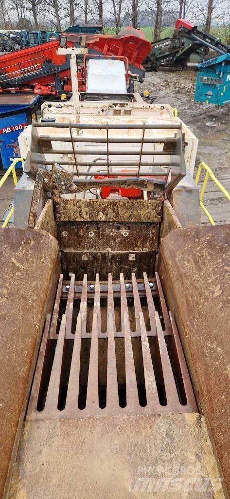 Sandvik QJ 241 Mobilní drtiče