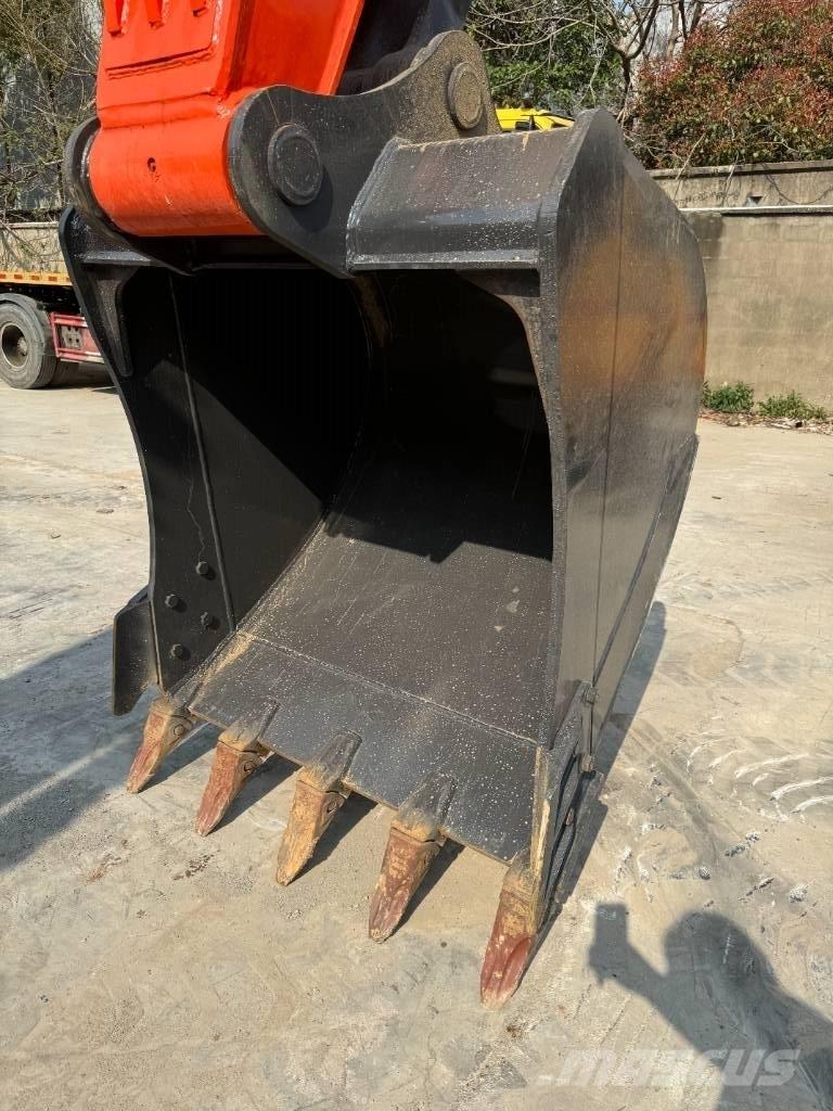 Doosan DX 225 LC Pásová rýpadla