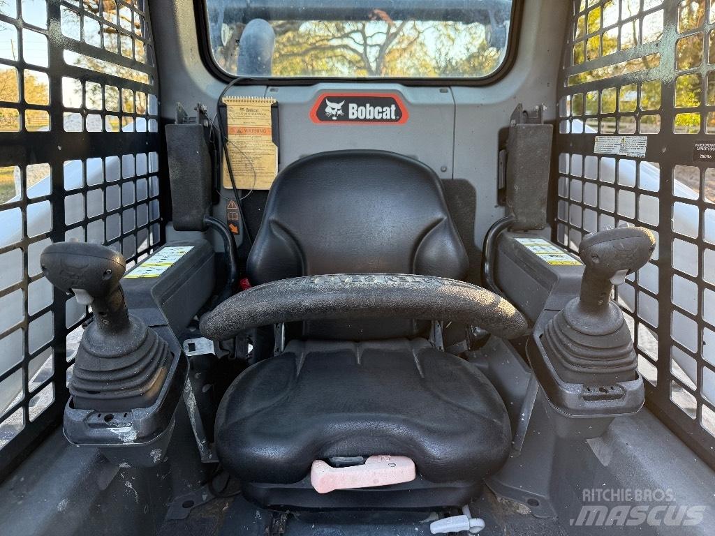 Bobcat T 64 Smykem řízené nakladače