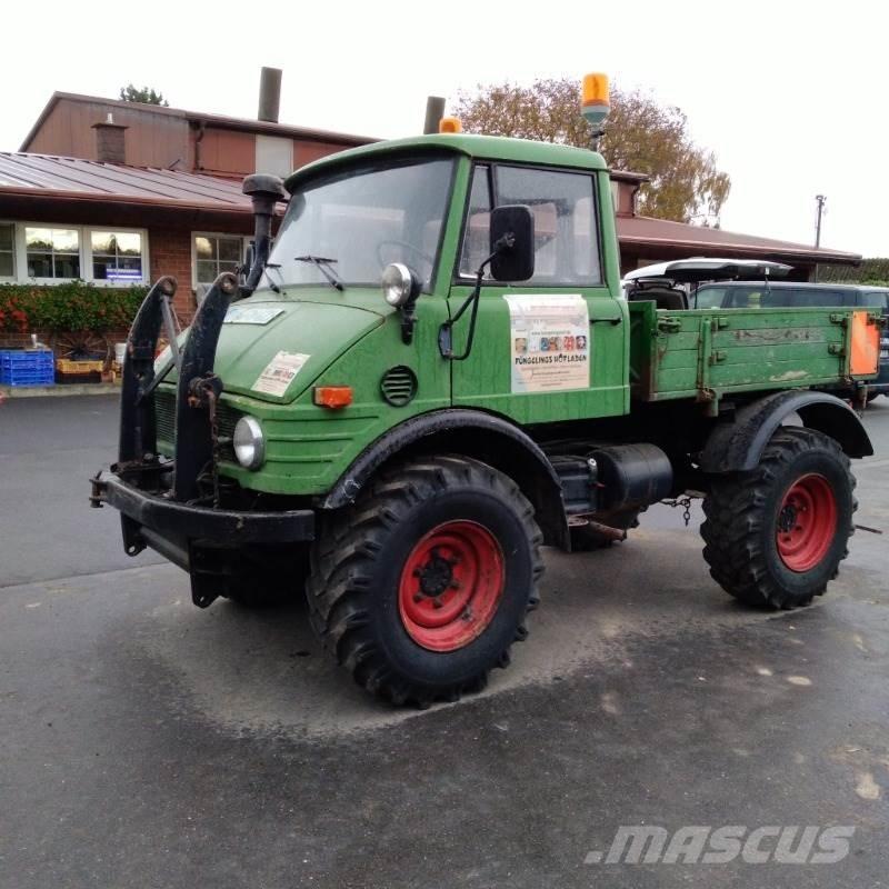 Mercedes-Benz U421 Traktory