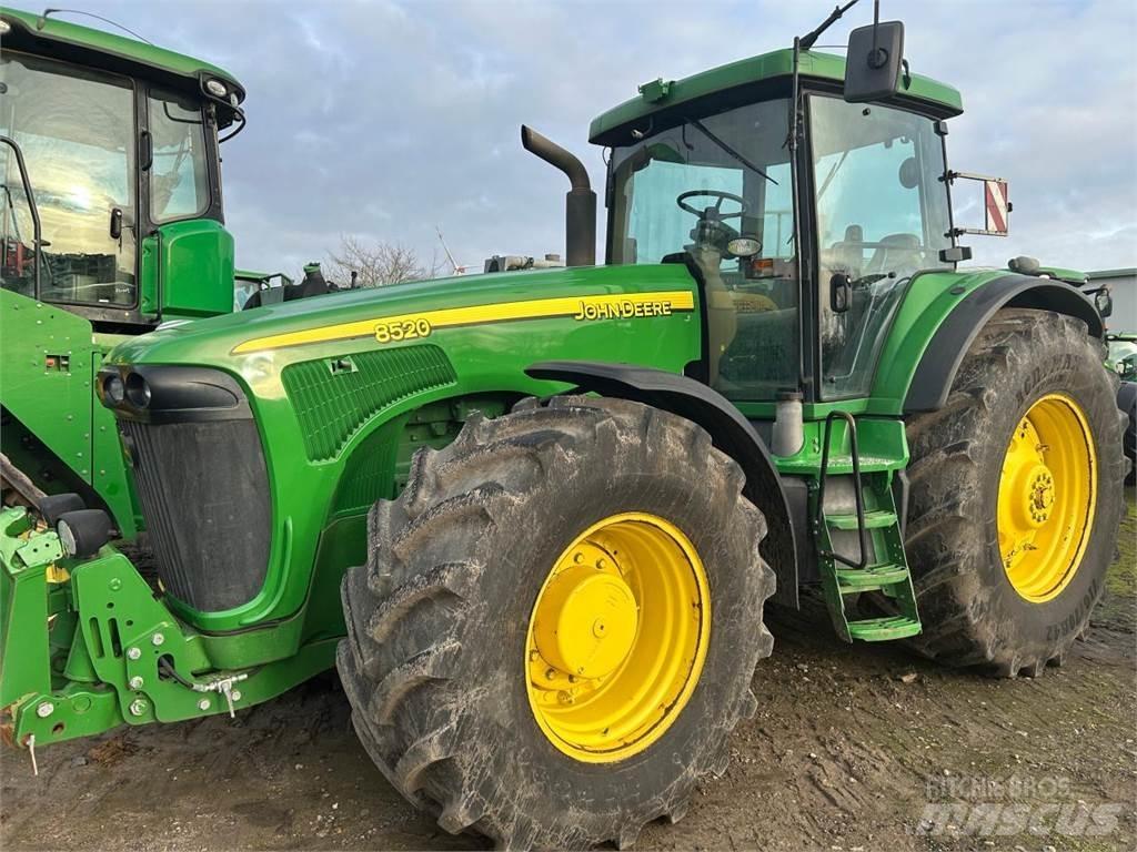 John Deere 8420 Traktory