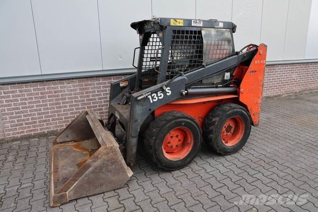 Thomas T135S Smykem řízené nakladače