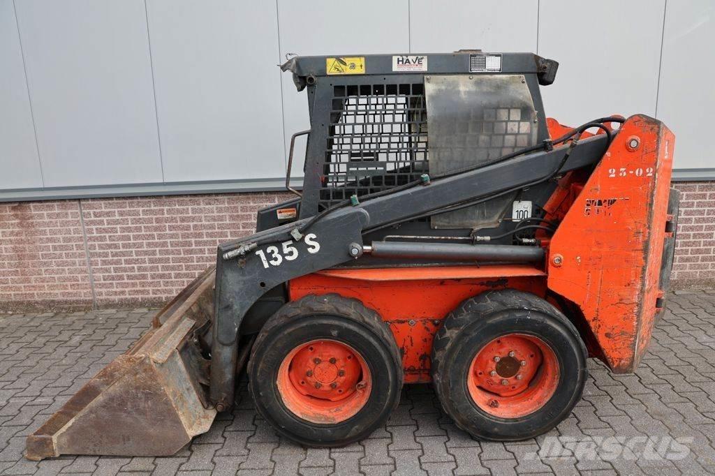 Thomas T135S Smykem řízené nakladače
