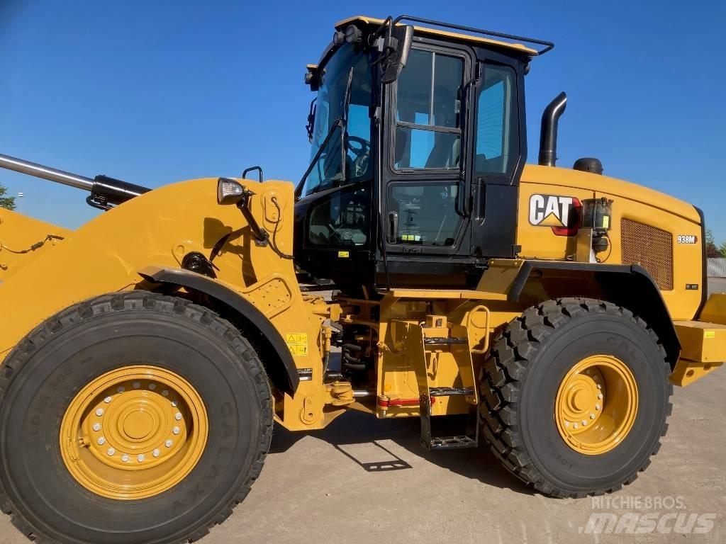 CAT 938M Kolové nakladače