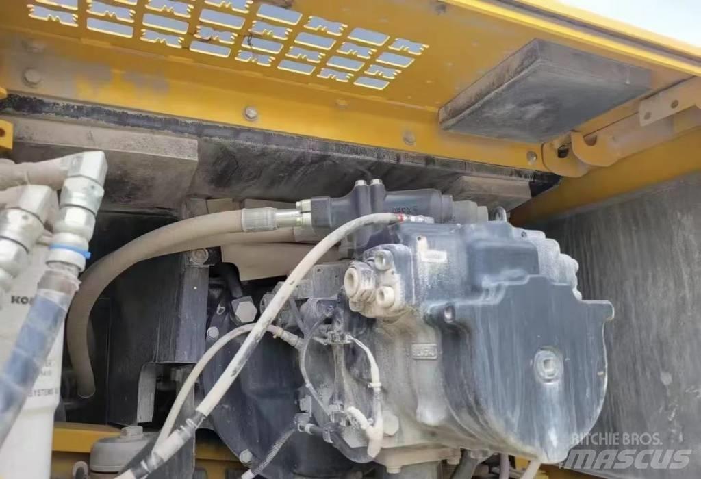 Komatsu PC 460-8 Pásová rýpadla