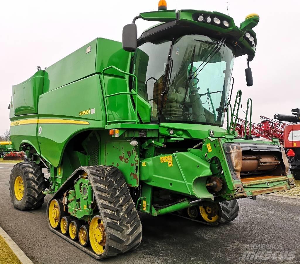 John Deere S 690 i Sklízecí mlátičky