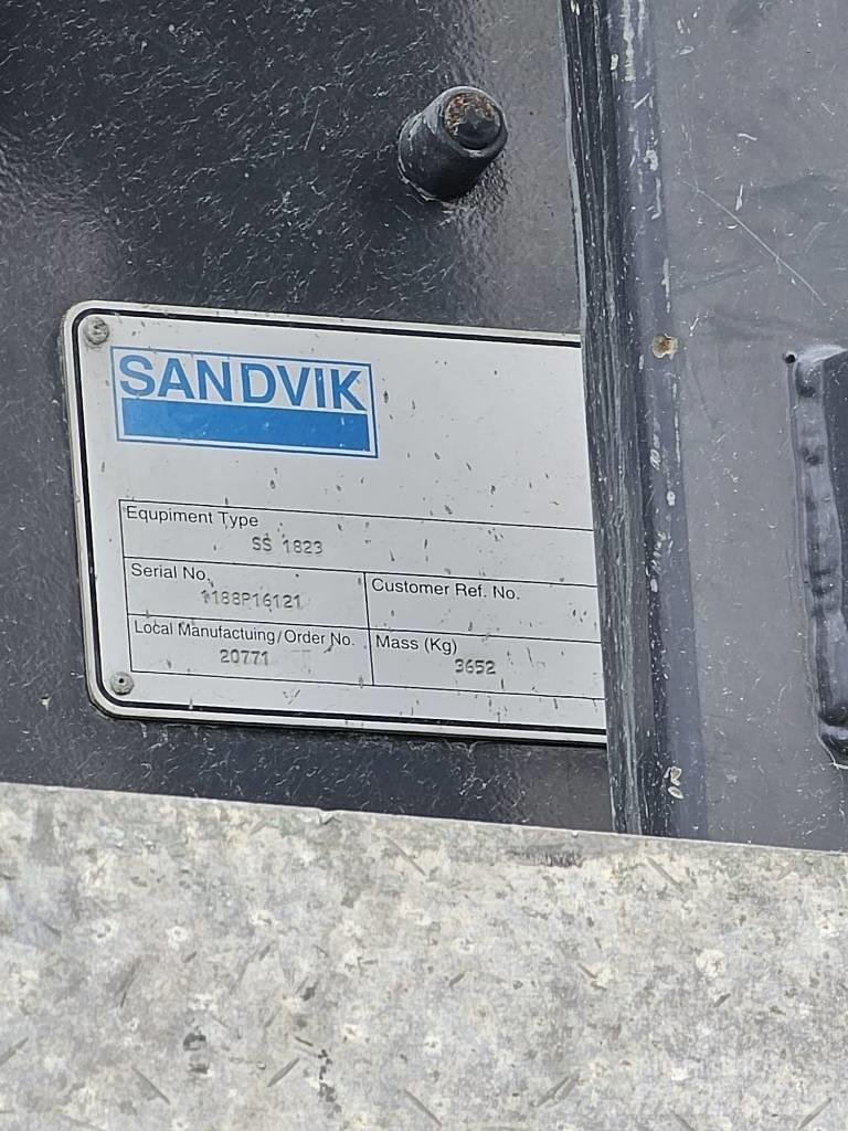 Sandvik UH 640 Mobilní drtiče