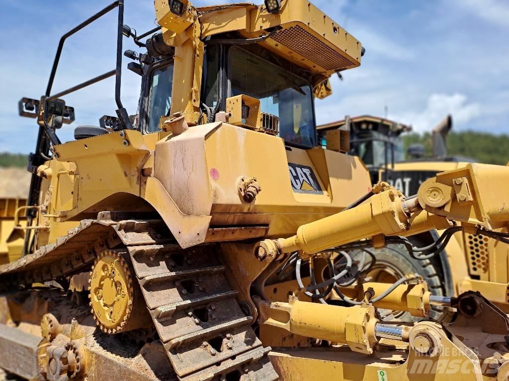 CAT D 8 T Pásové dozery