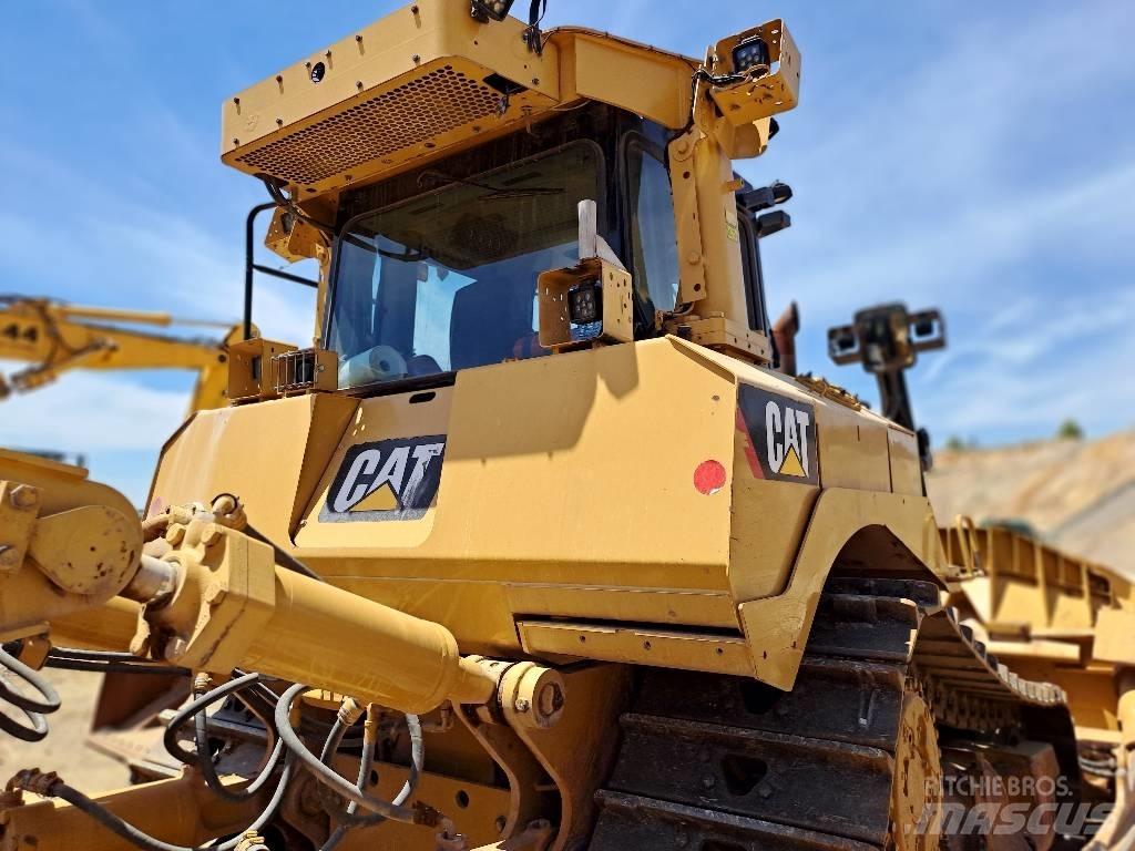 CAT D 8 T Pásové dozery
