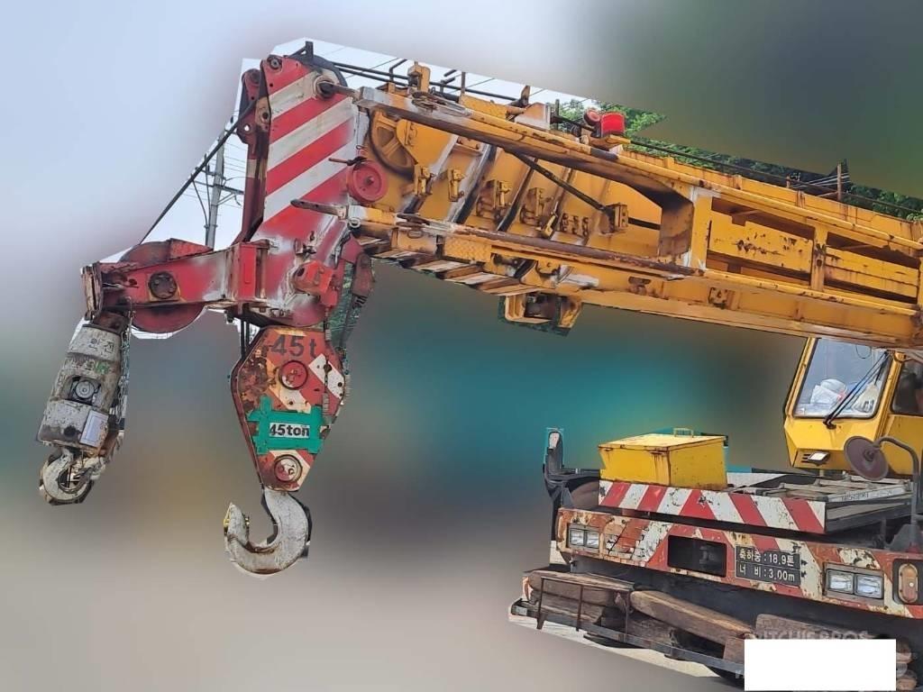 Tadano TR 500 M-2 Jeřáby pro těžký terén