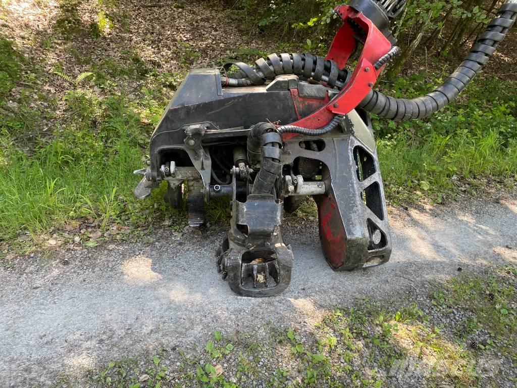 Komatsu C124 Odvětvovače