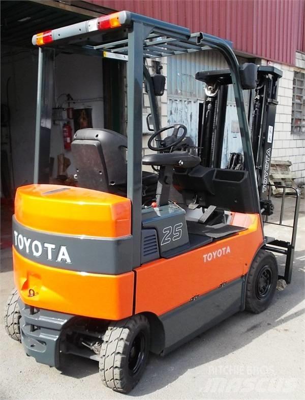 Toyota 7 FBMF 25 Akumulátorové vozíky