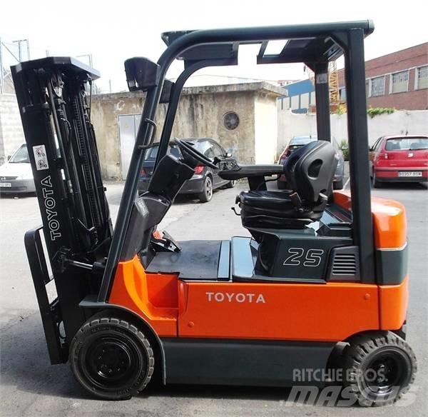 Toyota 7 FBMF 25 Akumulátorové vozíky