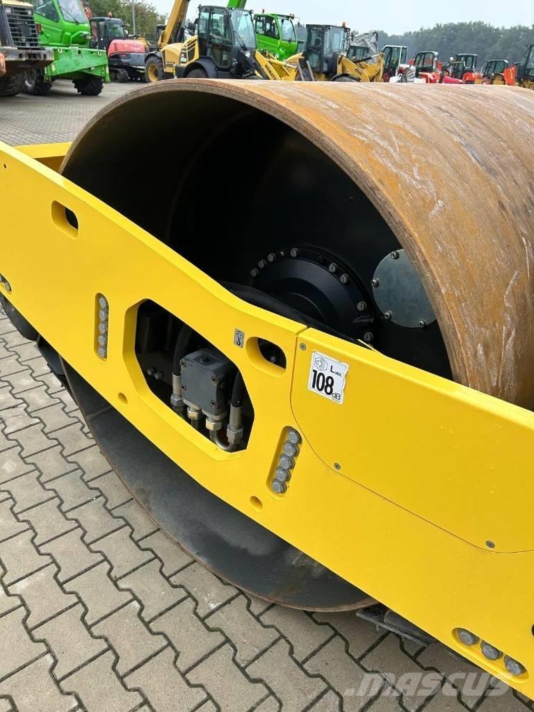 Bomag BW 211 D-5 Tahačové válce