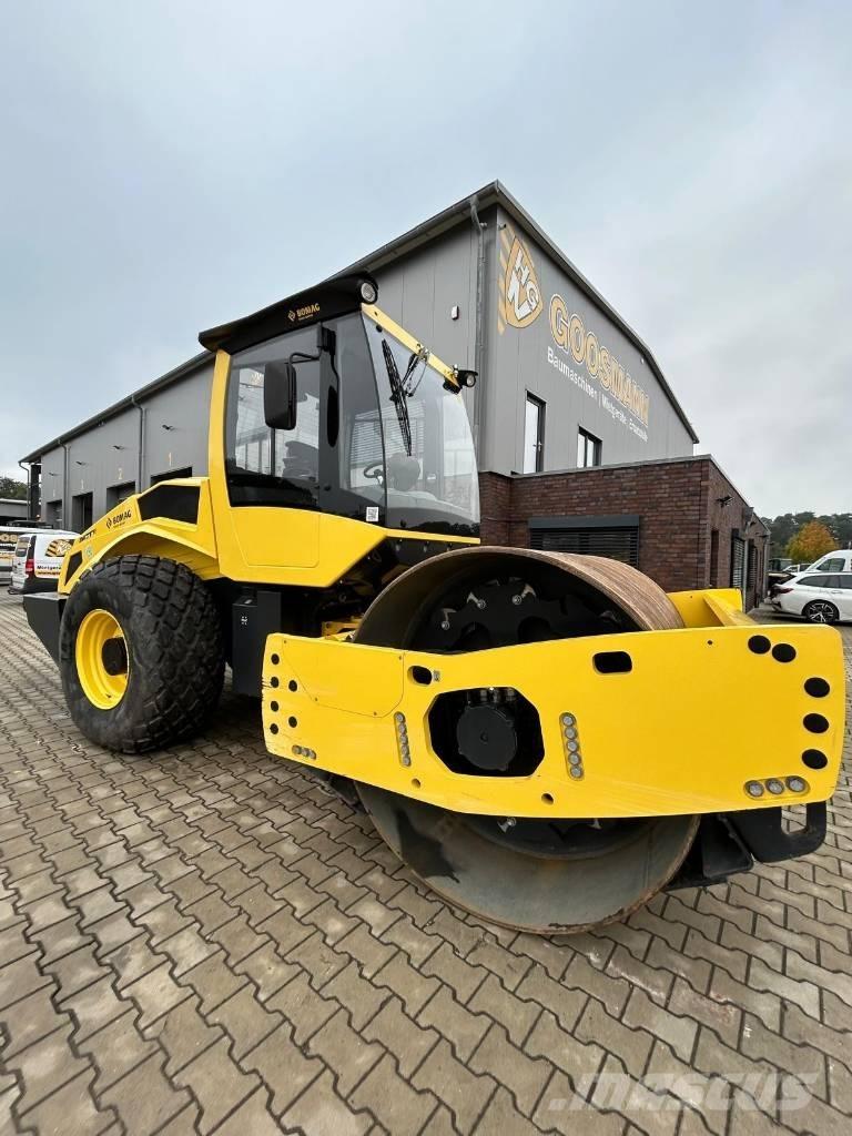 Bomag BW 211 D-5 Tahačové válce