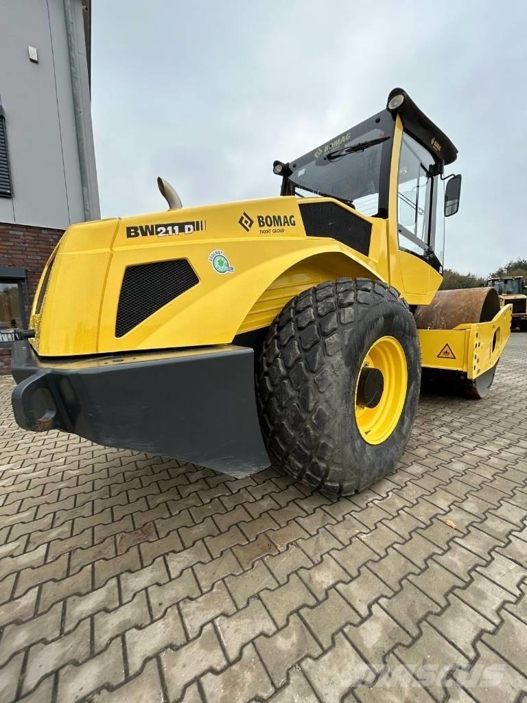 Bomag BW 211 D-5 Tahačové válce