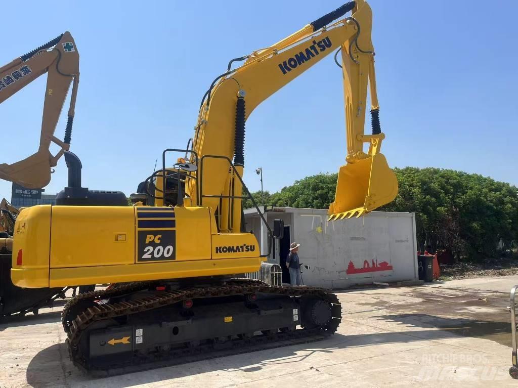 Komatsu PC 200 Pásová rýpadla