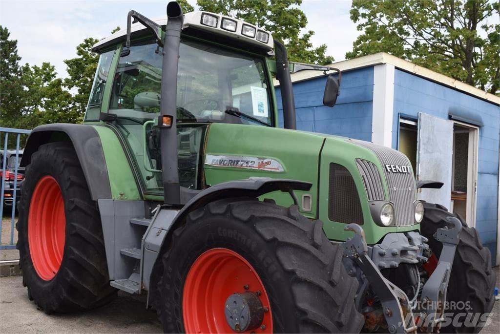 Fendt 712 Vario Traktory