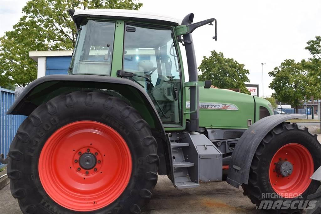 Fendt 712 Vario Traktory