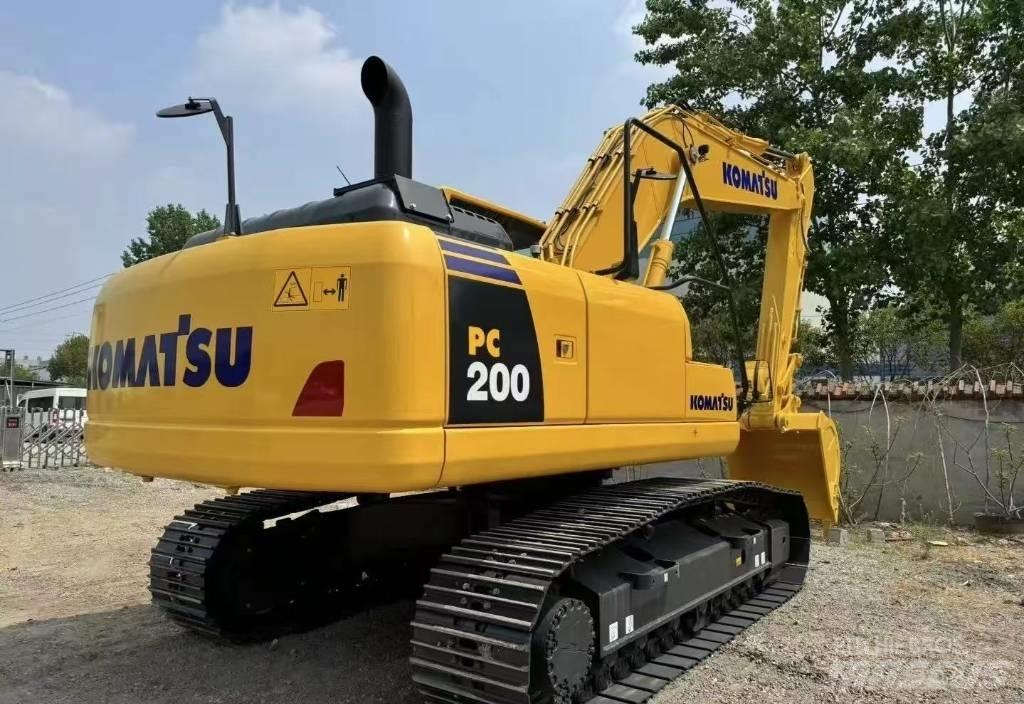 Komatsu PC 200-8 Pásová rýpadla